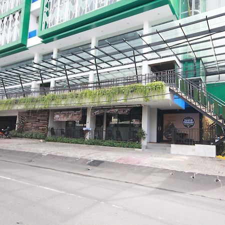 Harvia Suites Kebon Jeruk Giacarta Esterno foto