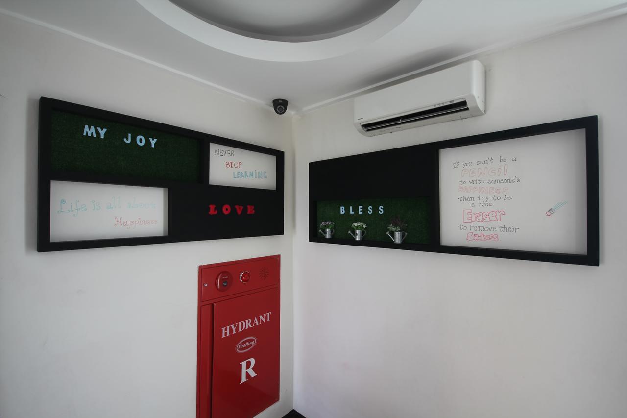 Harvia Suites Kebon Jeruk Giacarta Esterno foto