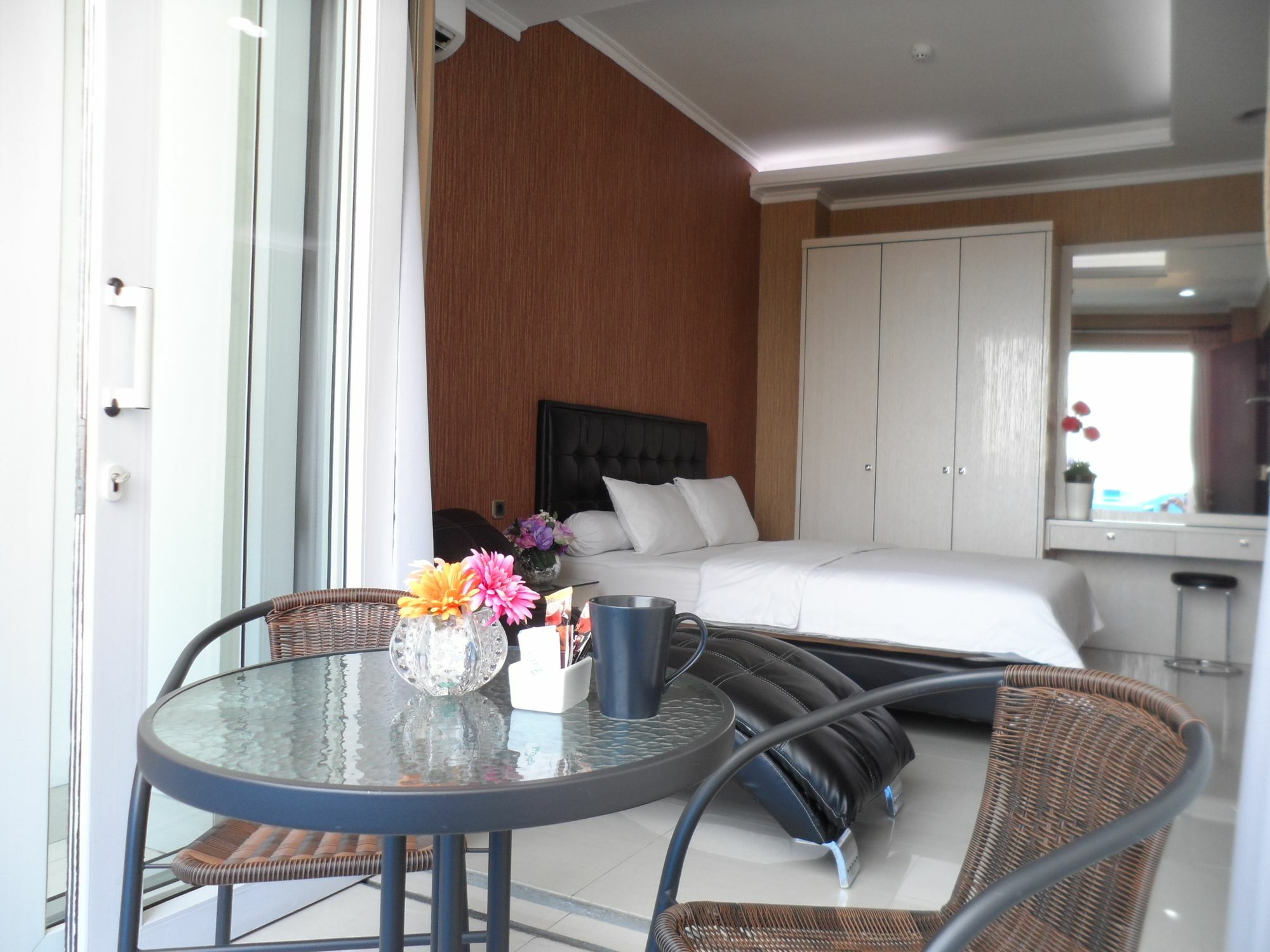 Harvia Suites Kebon Jeruk Giacarta Esterno foto